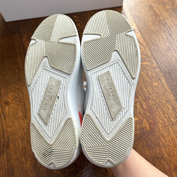 Givenchy off-White Wing Sneakers - Picture 6 of 7